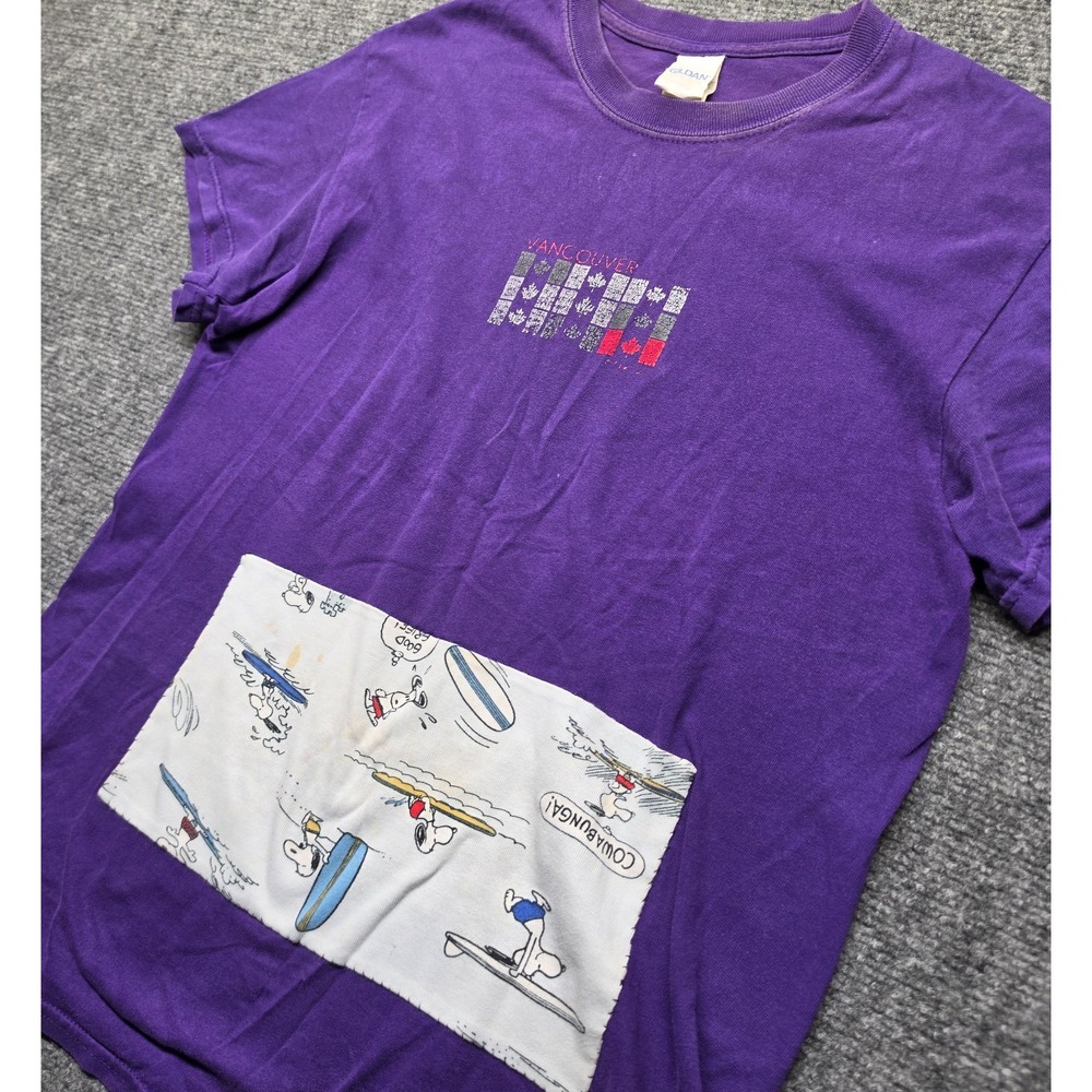 Vintage Upcycled Peanuts Snoopy Surf Fabric Pocket T-Shirt Gildan Purple Small